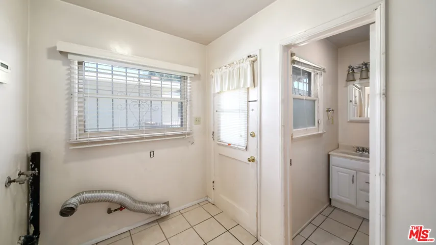 2320 N Bullis Road, Compton, California 90221