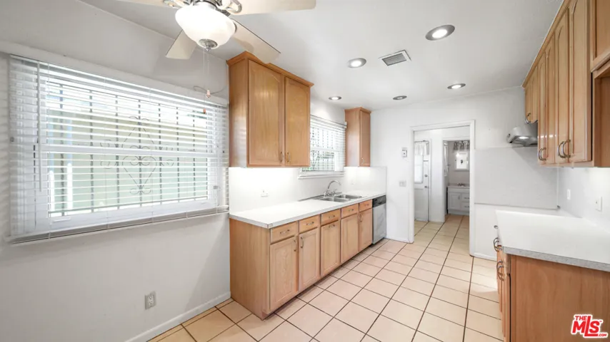 2320 N Bullis Road, Compton, California 90221