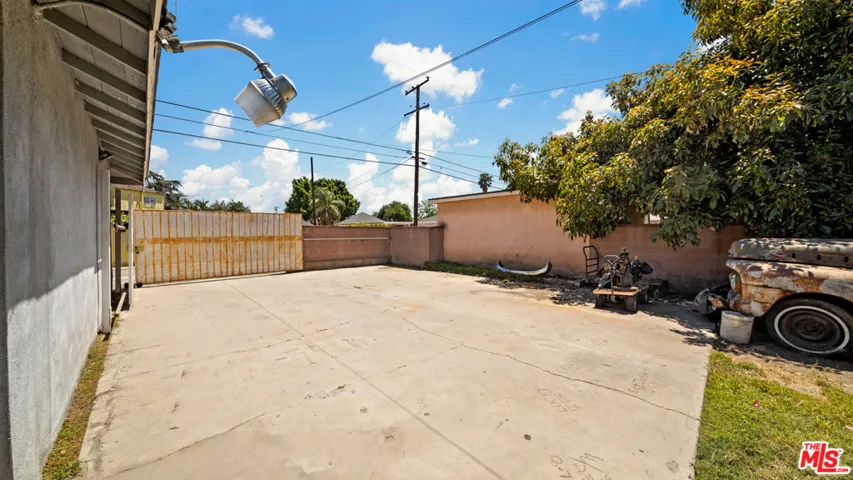 2320 N Bullis Road, Compton, California 90221