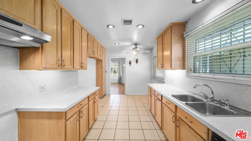 2320 N Bullis Road, Compton, California 90221