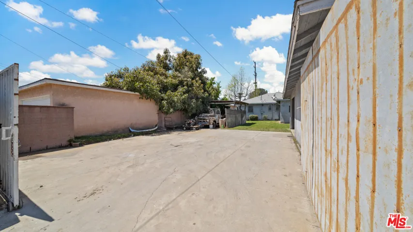 2320 N Bullis Road, Compton, California 90221