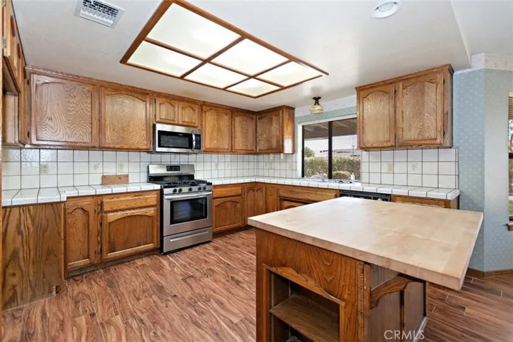 18221 Fairburn Street, Hesperia, California 92345
