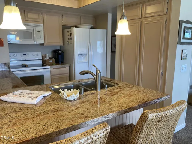 Kitchen with breakfast bar