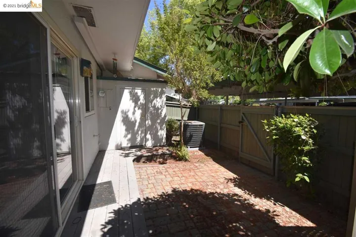 8889 Salmon Falls Dr C, Sacramento, California 95826
