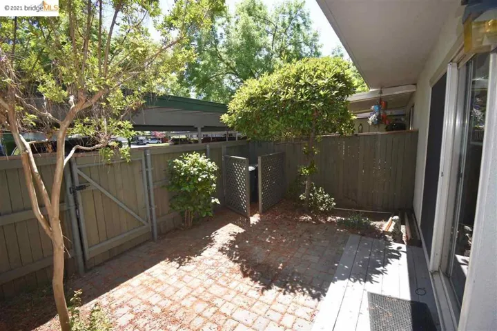 8889 Salmon Falls Dr C, Sacramento, California 95826