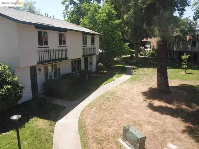 8889 Salmon Falls Dr C, Sacramento, California 95826