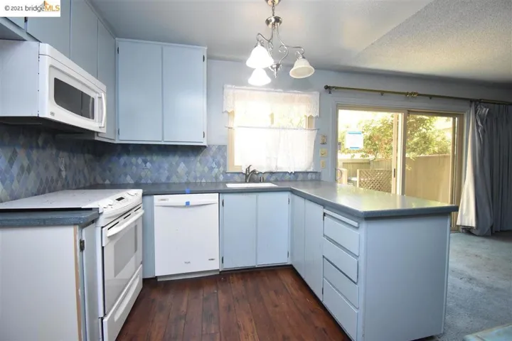 8889 Salmon Falls Dr C, Sacramento, California 95826