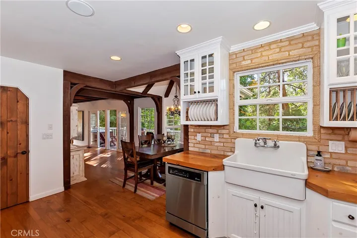 159 Cedar Circle, Lake Arrowhead, California 92352