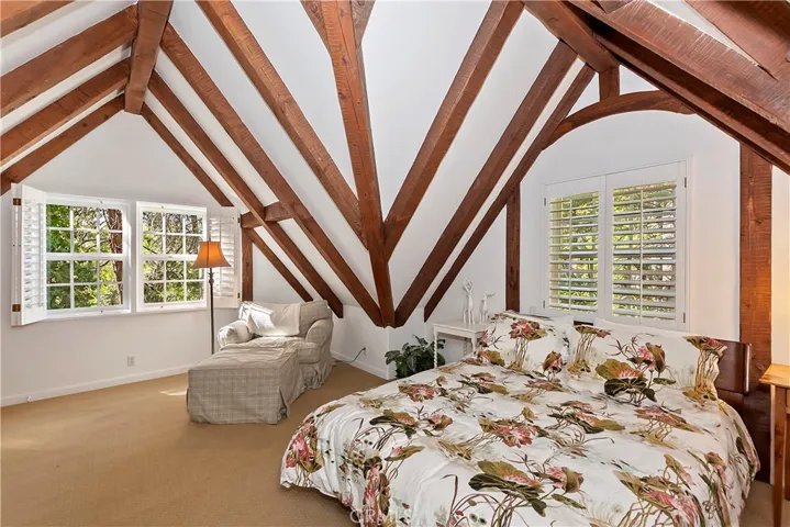 159 Cedar Circle, Lake Arrowhead, California 92352