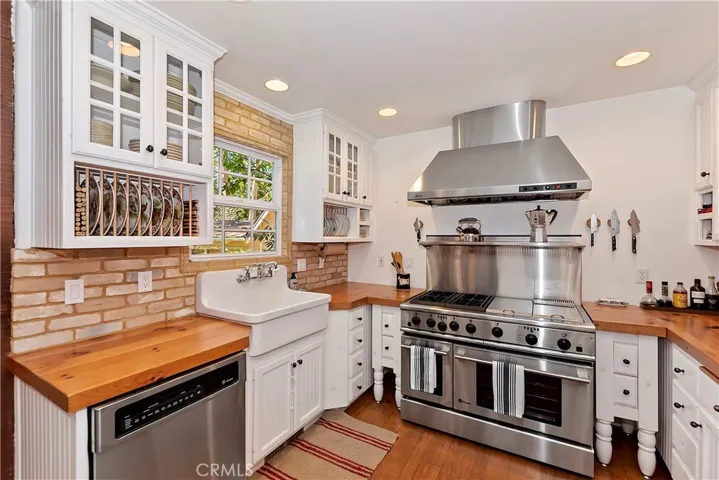 159 Cedar Circle, Lake Arrowhead, California 92352