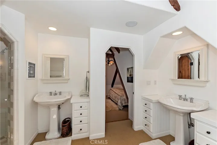159 Cedar Circle, Lake Arrowhead, California 92352