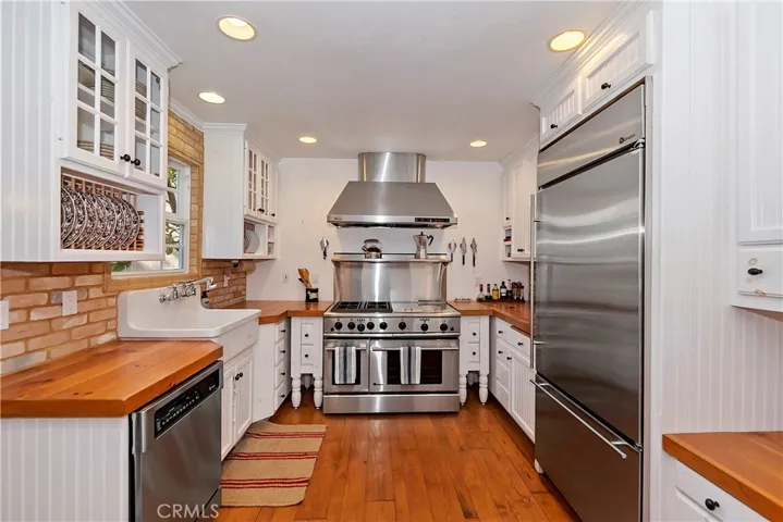 159 Cedar Circle, Lake Arrowhead, California 92352