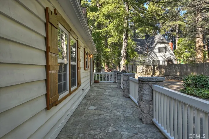 159 Cedar Circle, Lake Arrowhead, California 92352