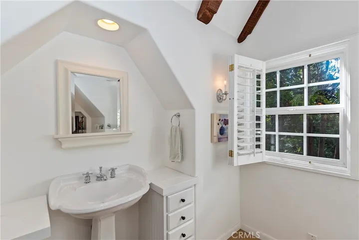 159 Cedar Circle, Lake Arrowhead, California 92352