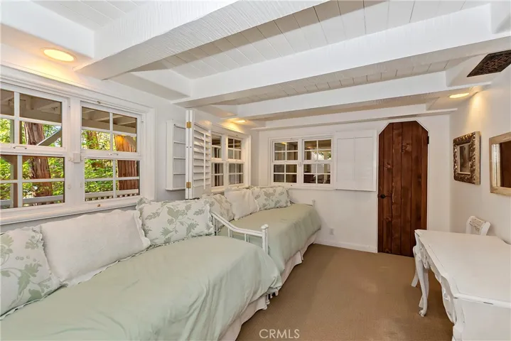 159 Cedar Circle, Lake Arrowhead, California 92352