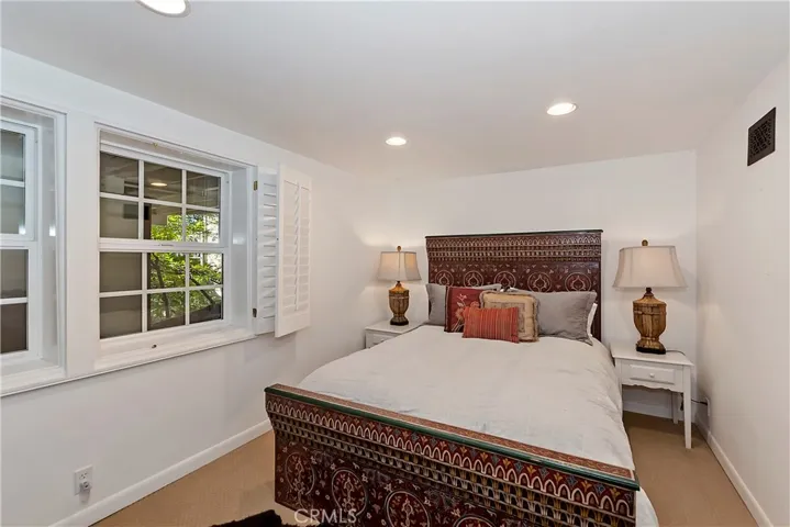 159 Cedar Circle, Lake Arrowhead, California 92352