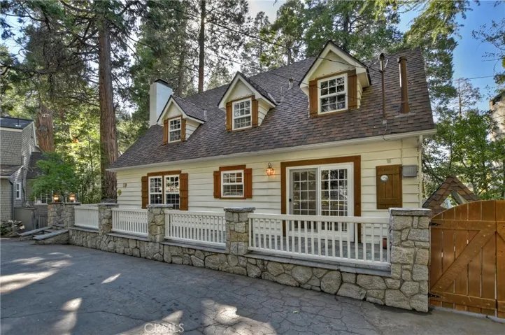 159 Cedar Circle, Lake Arrowhead, California 92352