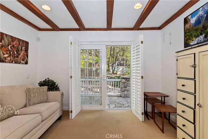 159 Cedar Circle, Lake Arrowhead, California 92352