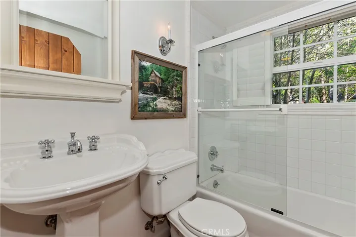 159 Cedar Circle, Lake Arrowhead, California 92352