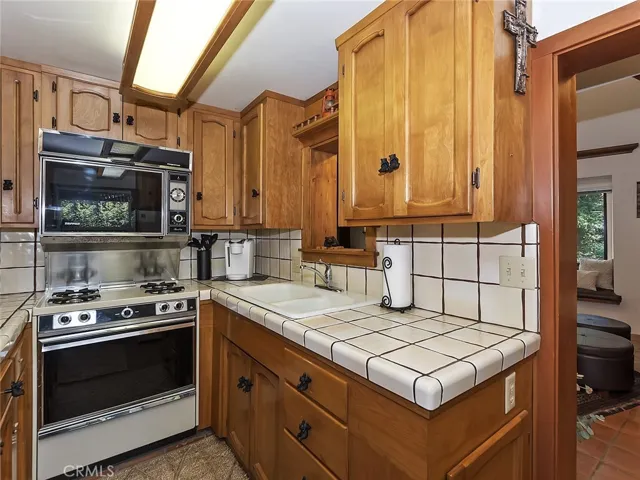 777 Ivy Lane, Lake Arrowhead, California 92352