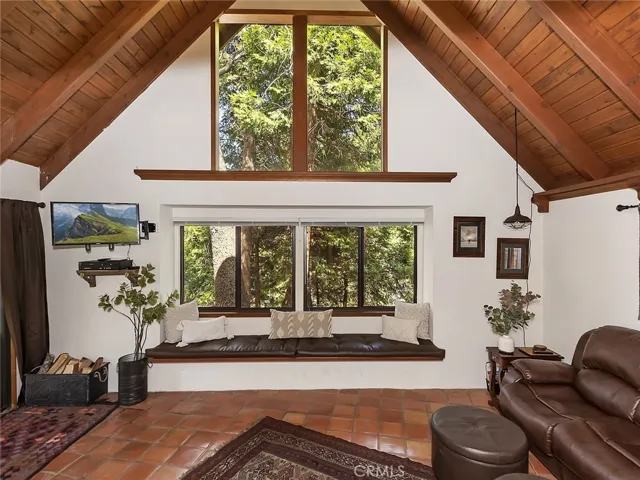 777 Ivy Lane, Lake Arrowhead, California 92352