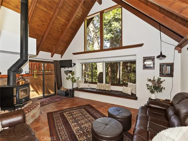 777 Ivy Lane, Lake Arrowhead, California 92352