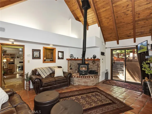 777 Ivy Lane, Lake Arrowhead, California 92352