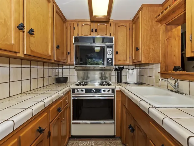 777 Ivy Lane, Lake Arrowhead, California 92352