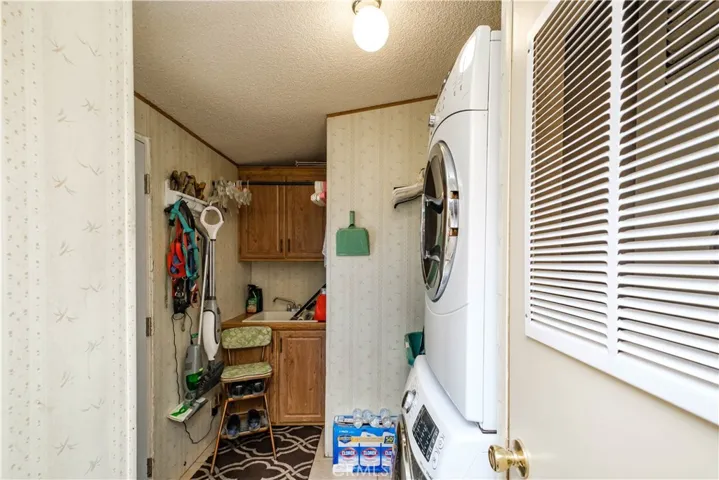 11579 Amarillo Road, Phelan, California 92371