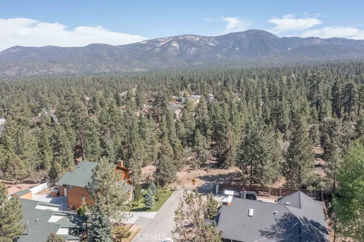 296 Lofty View Drive, Big Bear, California 92314