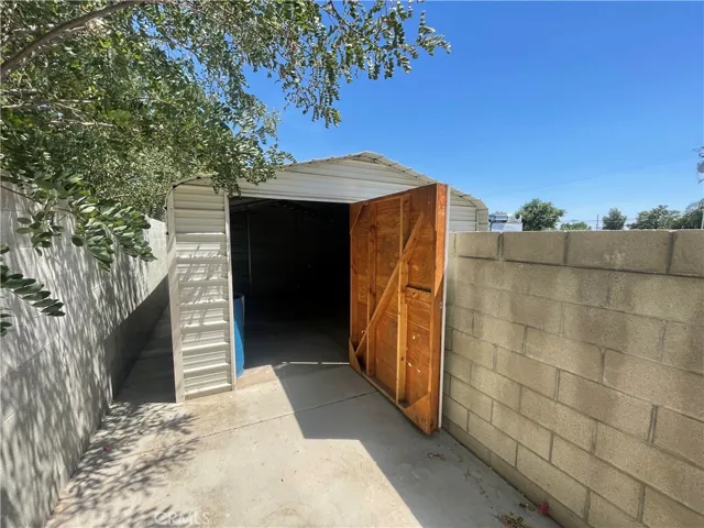 Small storage shed