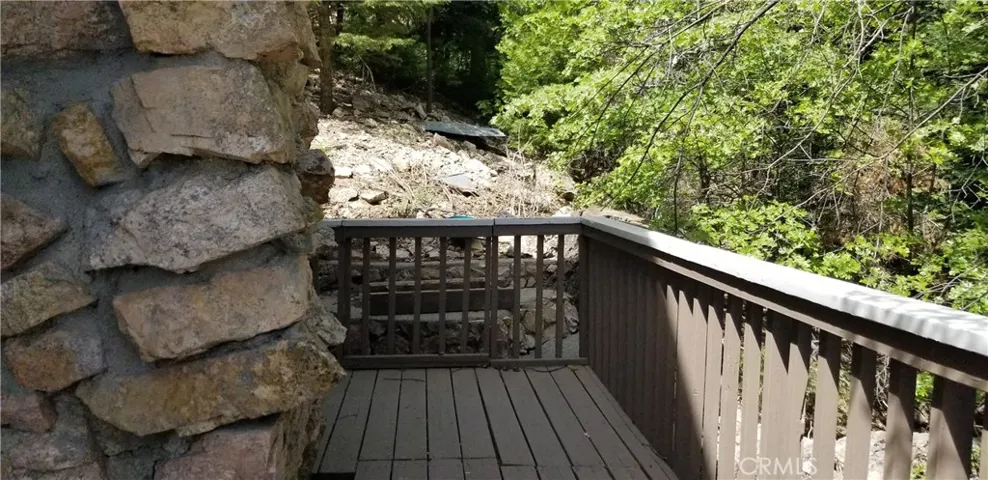 616 Wellsley Drive, Lake Arrowhead, California 92352