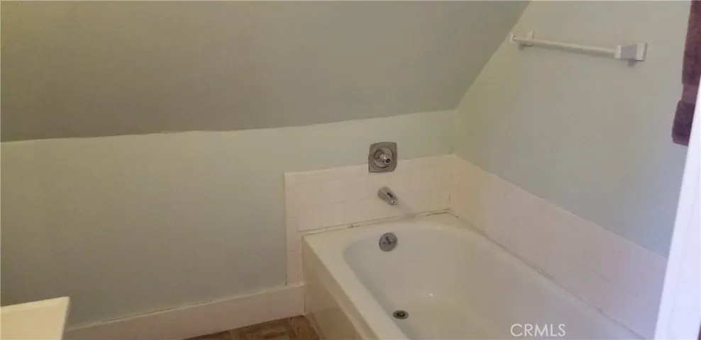 616 Wellsley Drive, Lake Arrowhead, California 92352