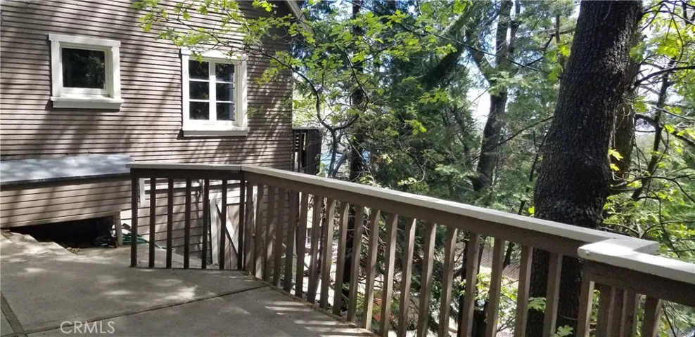 616 Wellsley Drive, Lake Arrowhead, California 92352