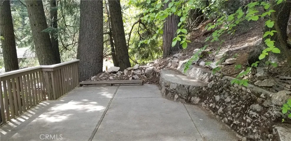 616 Wellsley Drive, Lake Arrowhead, California 92352
