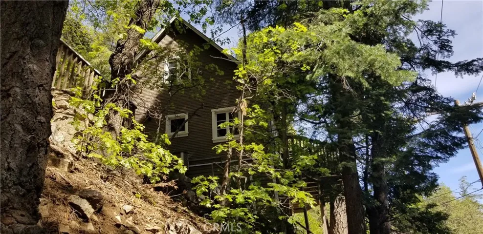 616 Wellsley Drive, Lake Arrowhead, California 92352
