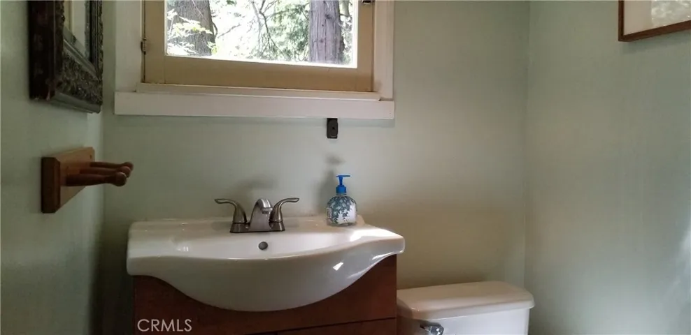 616 Wellsley Drive, Lake Arrowhead, California 92352