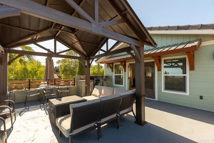 530 Debby Street, Fallbrook, California 92028