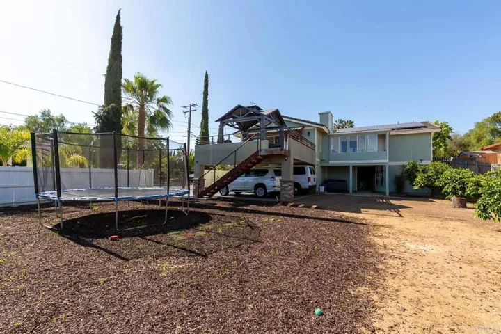 530 Debby Street, Fallbrook, California 92028