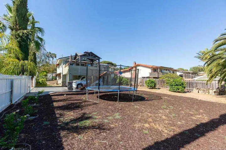 530 Debby Street, Fallbrook, California 92028