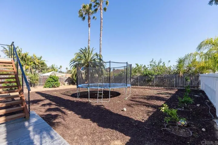 530 Debby Street, Fallbrook, California 92028