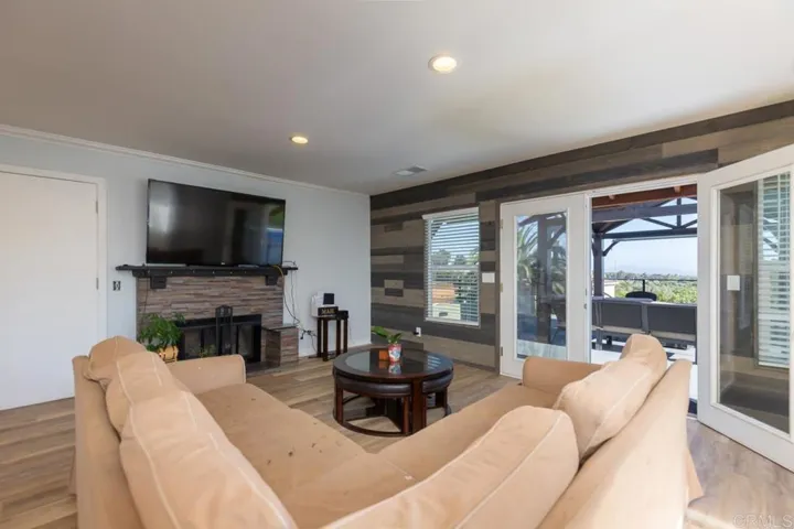 530 Debby Street, Fallbrook, California 92028