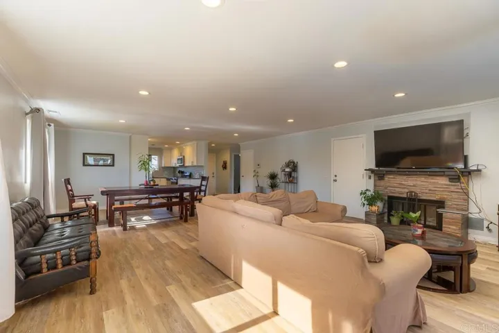 530 Debby Street, Fallbrook, California 92028
