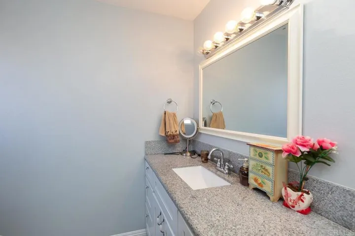 530 Debby Street, Fallbrook, California 92028