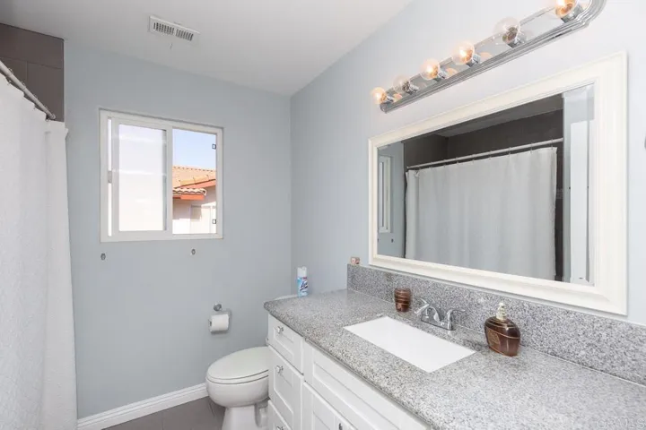 530 Debby Street, Fallbrook, California 92028