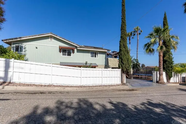 530 Debby Street, Fallbrook, California 92028