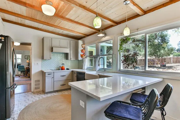 2811 Suncrest Boulevard, El Cajon, California 92021