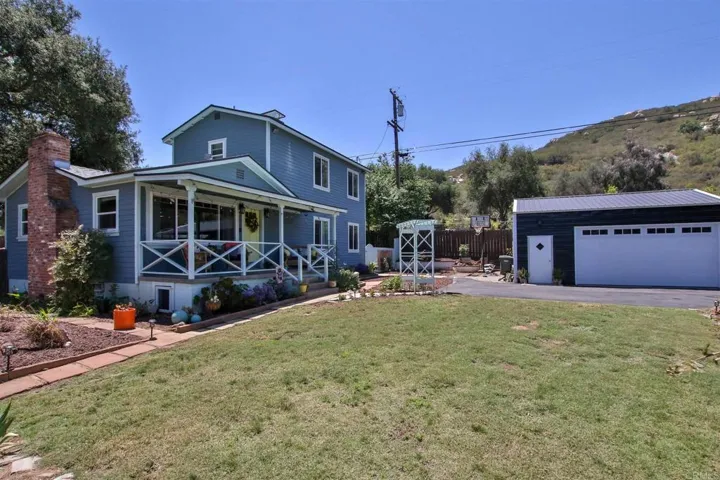 2811 Suncrest Boulevard, El Cajon, California 92021