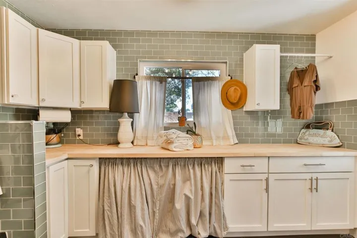 2811 Suncrest Boulevard, El Cajon, California 92021