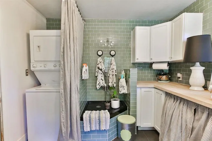 2811 Suncrest Boulevard, El Cajon, California 92021